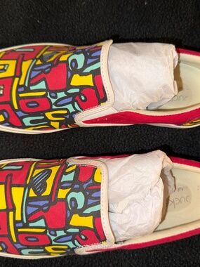 Bucket Feet not worn size 8